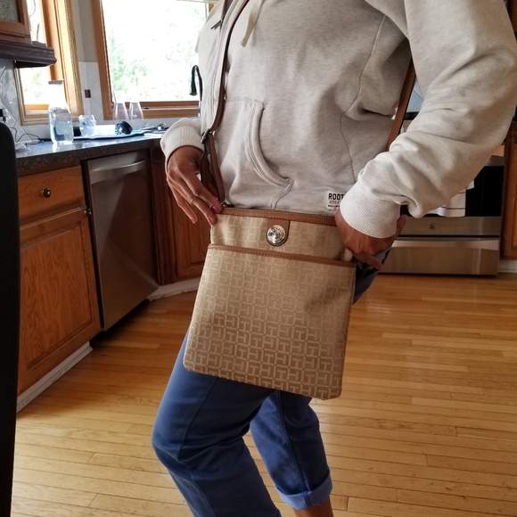Cross Body Bag - Picture 2 of 4